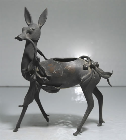 �ں���֦÷��¹ͭ��